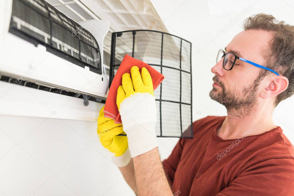 Sanificazione interna di un climatizzatore domestico