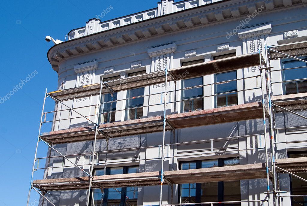 Facciata di edificio in fase di ristrutturazione