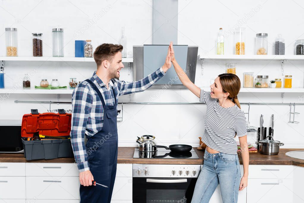 Tecnico unico referente che coordina diversi interventi in casa